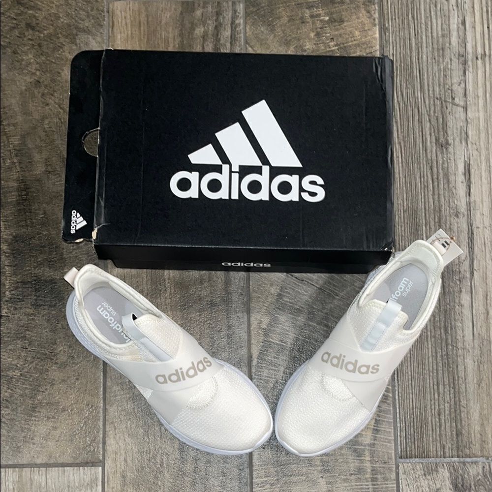 Nwt Adidas Cloud foam Women's Athletic Shoes - White and Gold